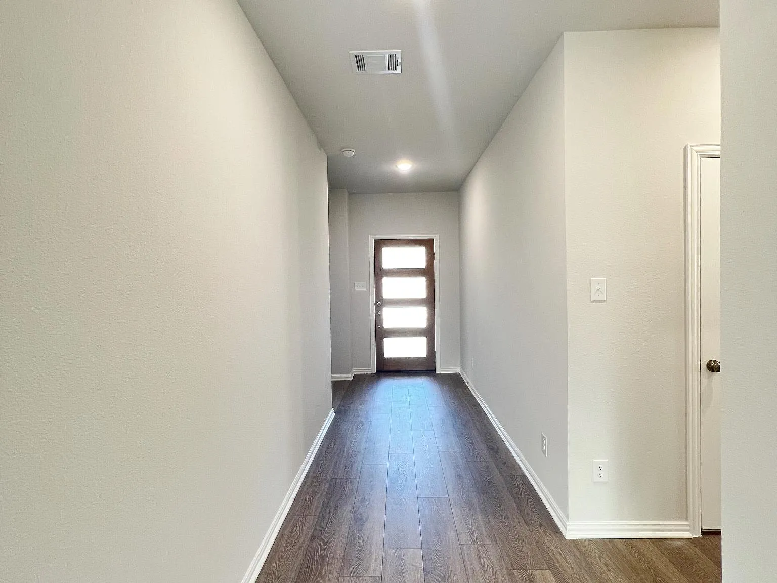 4 bed, 1800 sqft, $2,150 — Photo 4