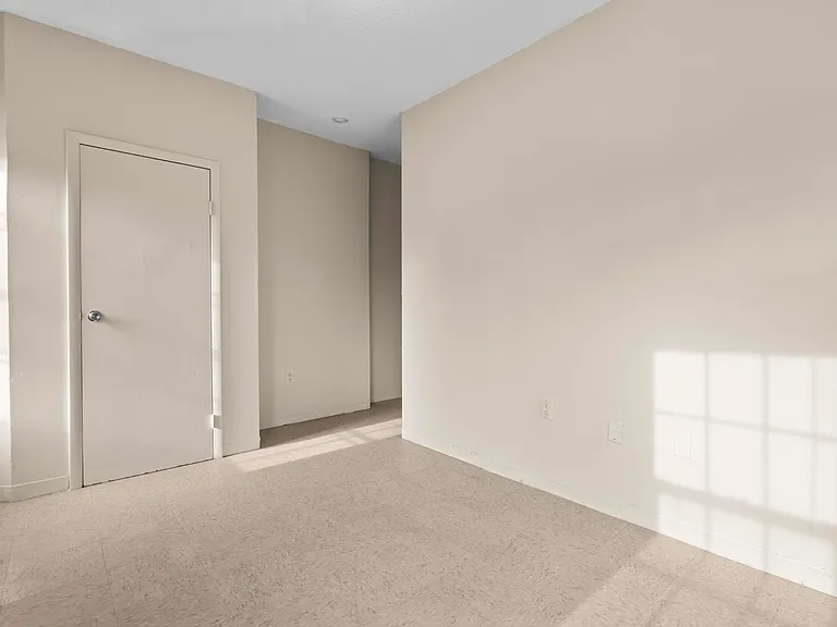 26-28 Lawrence St #26-3 — Photo 11