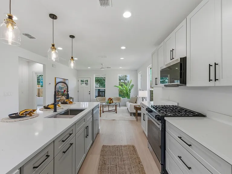 1199 Coleto St — Photo 9