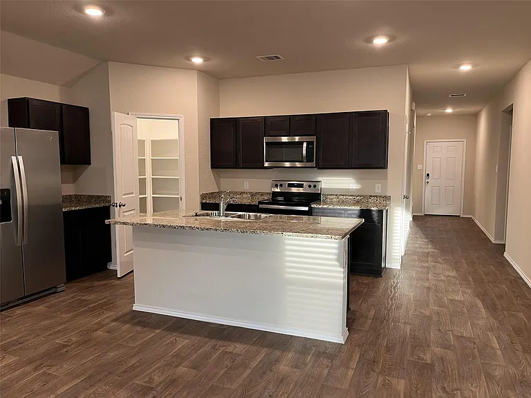 312 Comal Dr — Photo 13