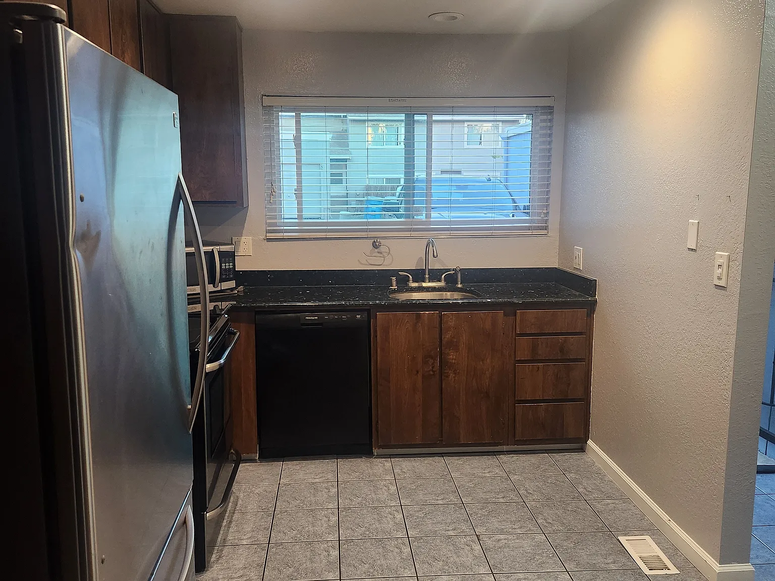 2 bed, 1052 sqft, $2,350 — Photo 4