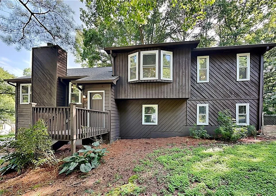 451 Monroe Trce NW