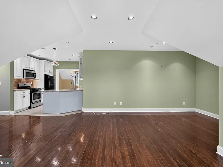 7220 Ridge Ave #G — Photo 5