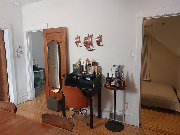 2nd image of 2516 N Artesian Ave APT 1F