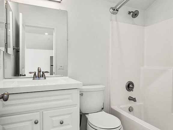 5th image of 521 Nile River Dr #B