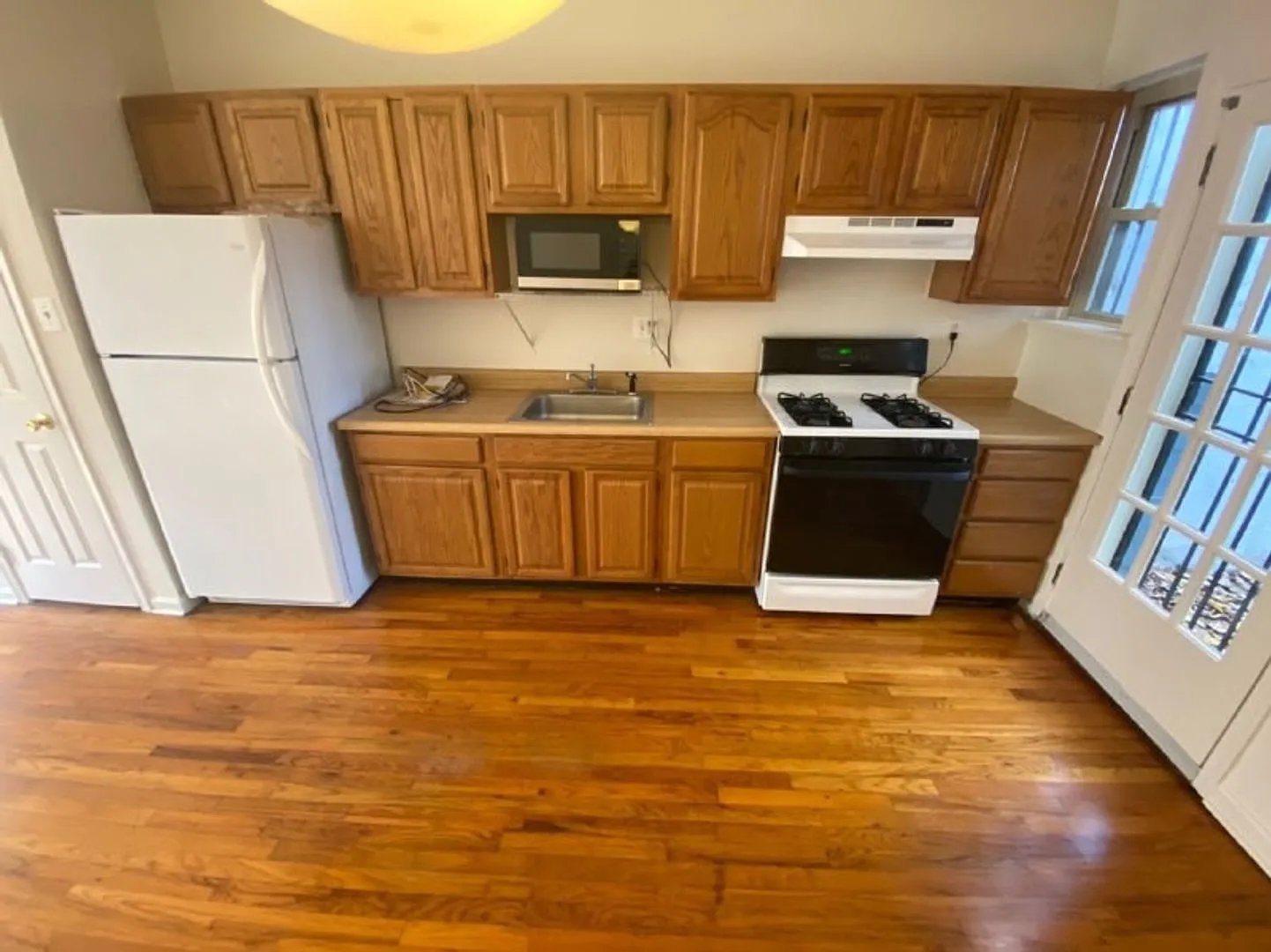 A charming two bedroom one and one half bath row house located just off New Jersey Ave in the Sha... — Photo 4