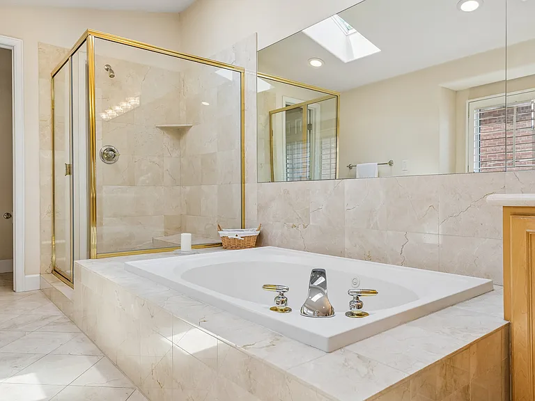 Master Bath, Second angle