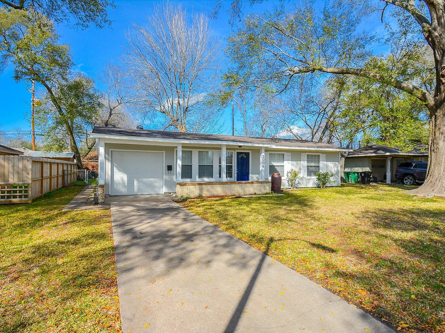 3 bed, 1.0 bath, 936 sqft, $1,795 — Photo 2