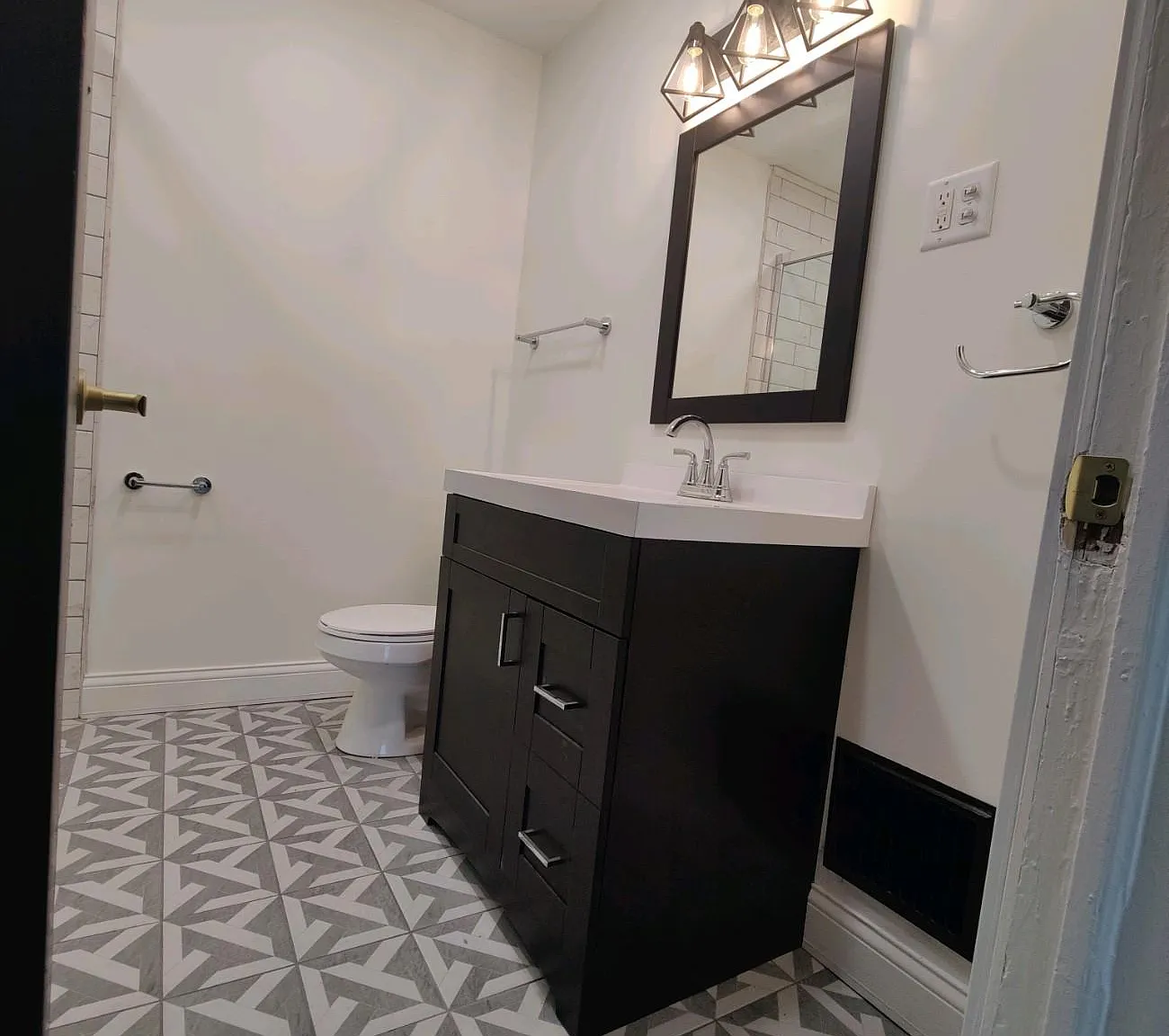 8142 E Vernor Hwy — Photo 4