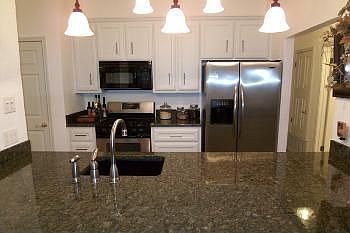 4th image of 4401 Greenlee Dr