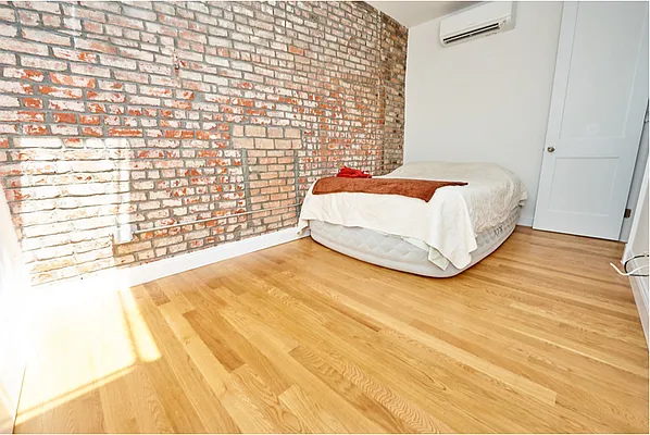 Rented by Safdie Realty Group | media 23