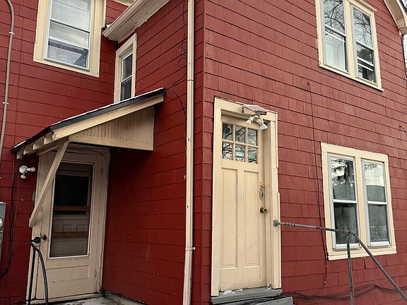2nd image of 1931 Niagara St