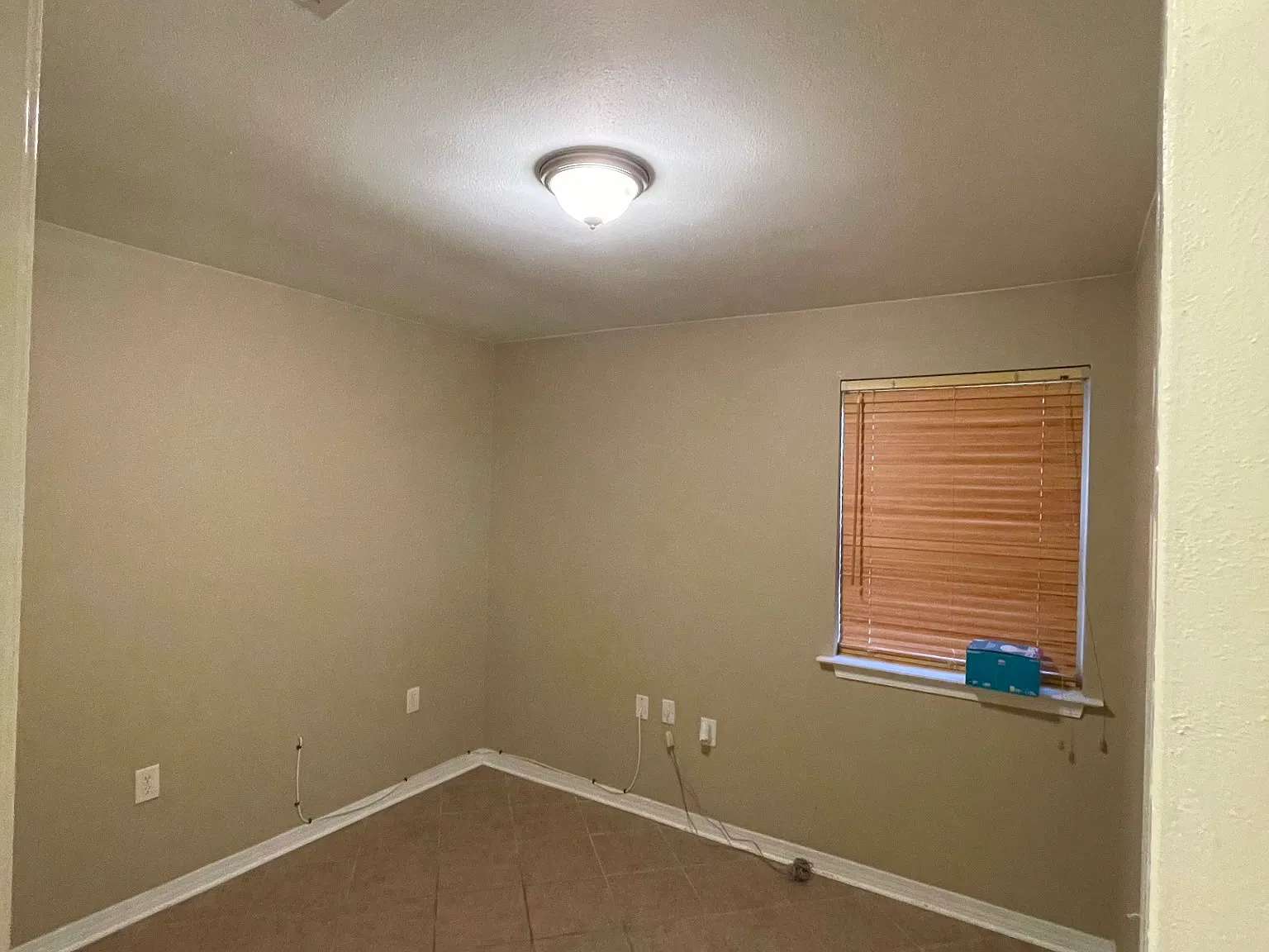 3 bed, 1300 sqft, $1,600 — Photo 4