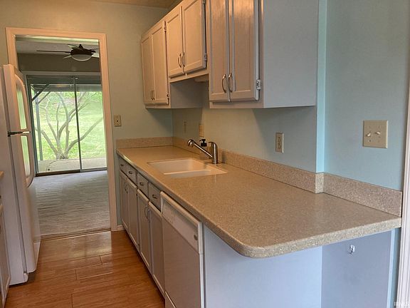 3rd image of 3871 S Laurel Ct