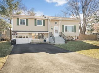 2 Creamery Dr, New Windsor, NY 12553