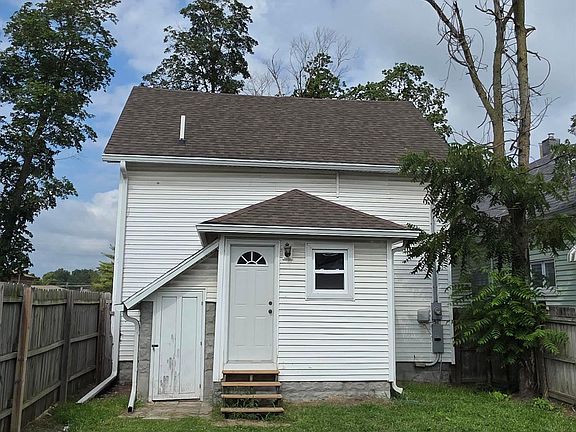 3rd image of 815 Monroe St