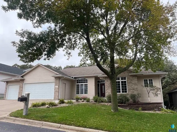 11 E Big Sky Pl, Sioux Falls, SD 57110