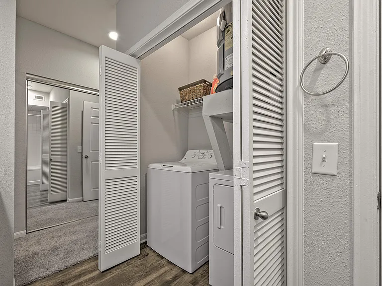 Side by Side Washing Machine & Dryer Side by Side Washing Machine & Dryer