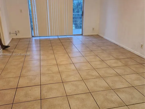 1638 SE Embassy Dr #209, West Palm Beach, FL 33401