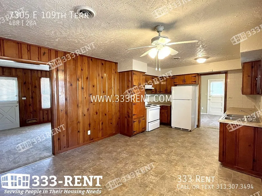Spacious kitchen in this ranch-style home — Photo 3