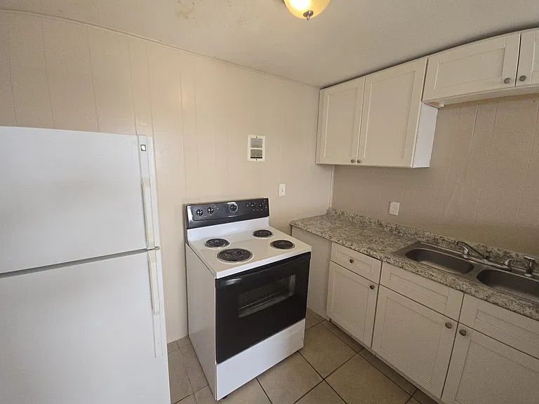 953 6th St SE #9 — Photo 6