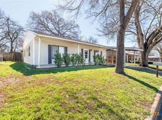 218 W 6th St, Shiner, TX 77984