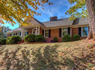 800 Clovelly Rd, Winston Salem, NC 27106