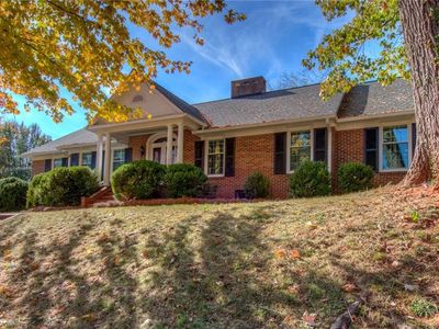 800 Clovelly Rd, Winston Salem, NC, 27106