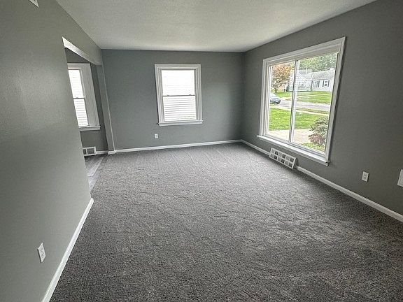 5th image of 1117 Iroquois Ave