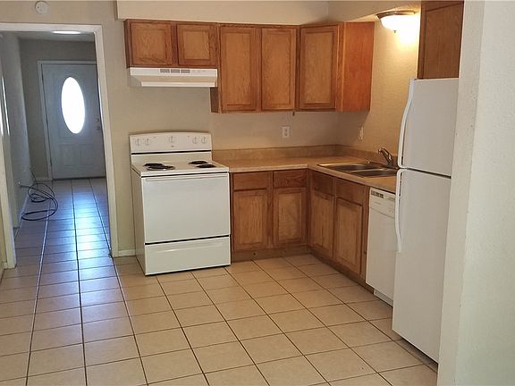 2nd image of 1126 Georgia St