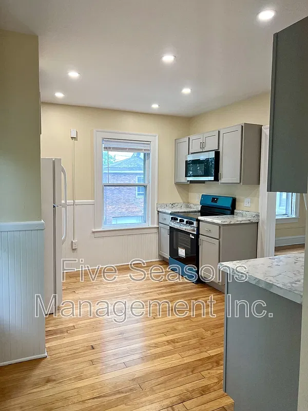 2 bed, 1.0 bath, 750 sqft, $2,000 — Photo 2