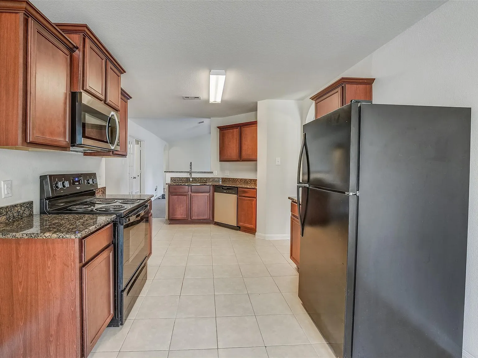 4 bed, 2.0 bath, 1889 sqft, $2,150 — Photo 4