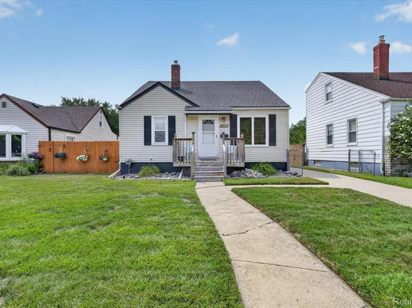 29243 Harding St, Roseville, MI 48066