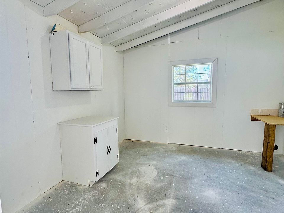 28th image of 201 N Fleming St