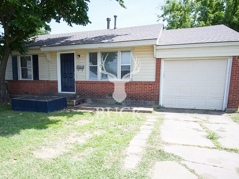 6706 SE 15th St — Photo 2