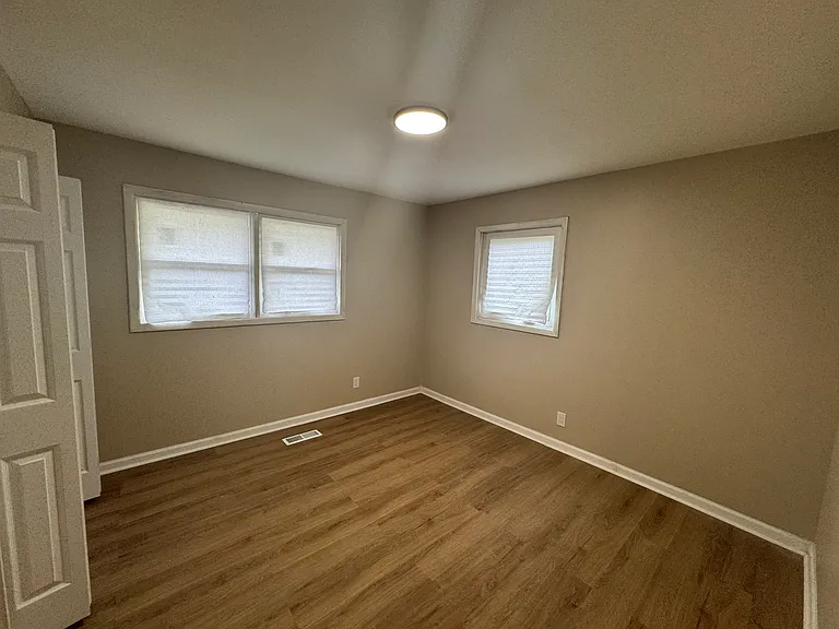21 Apache St — Photo 8
