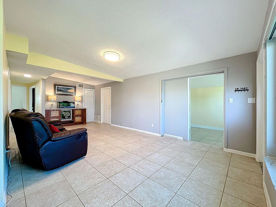 1st image of 636 Hibiscus Drive