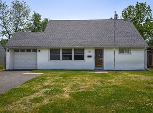 45 Junewood Dr, Levittown, PA 19055