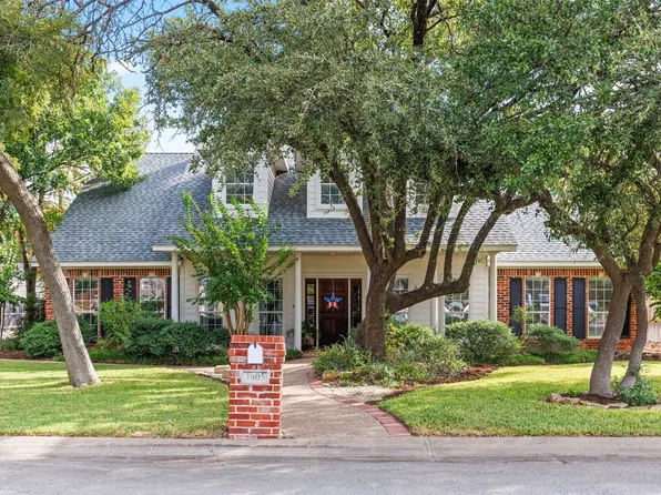 1605 Oak Hollow Dr, Woodway, TX 76712