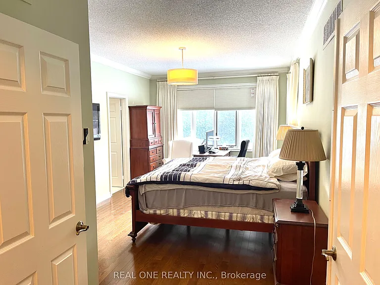 207 Kennedy St W — Photo 7