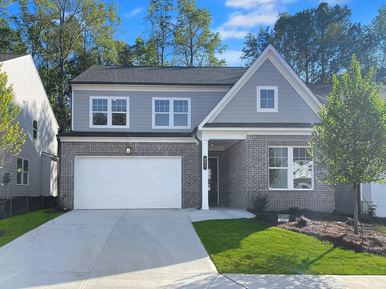 237 Birchwood Row photo 1