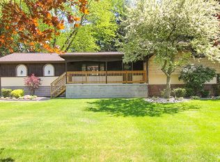 9726 Charles Dr, Valley View, OH 44125