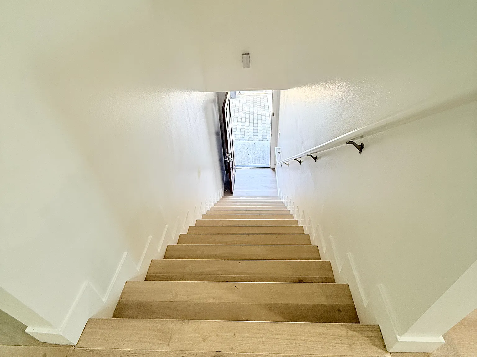 4 bed, 1500 sqft, $3,700 — Photo 3