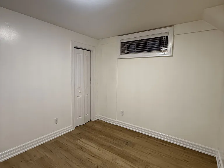 4 Lakeview Ave #LOWER — Photo 9