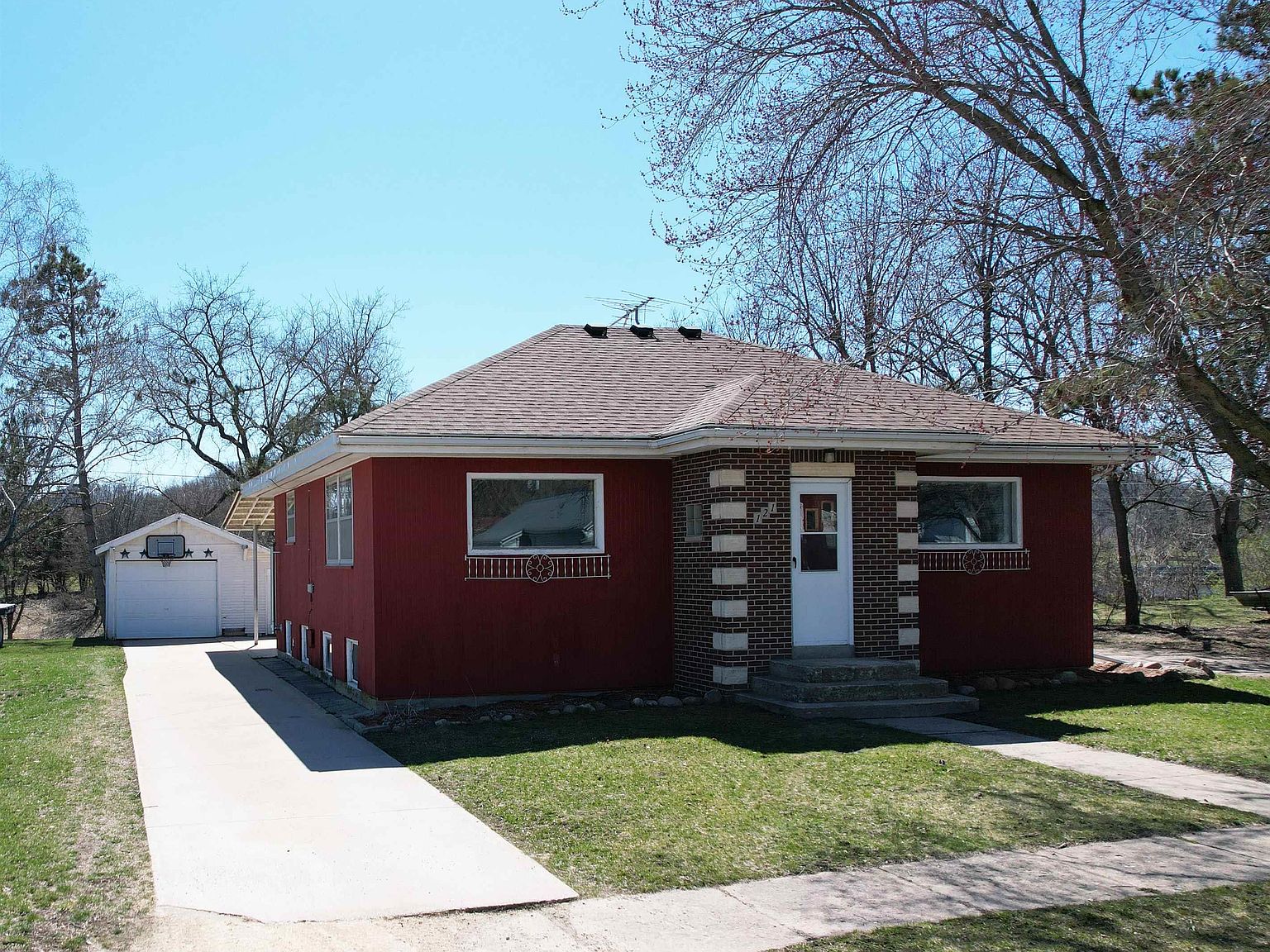 121 E Water Ave, Wadena, IA 52169 MLS 20241802 Zillow