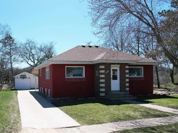 121 E Water Ave, Wadena, IA 52169