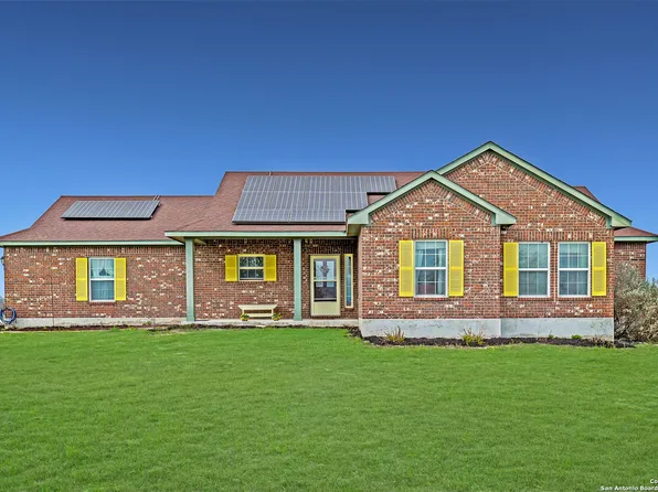 806 Mockingbird Ln, La Vernia, TX 78121