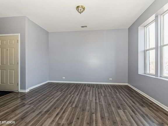 2nd image of 4622 S Calumet Ave #3S
