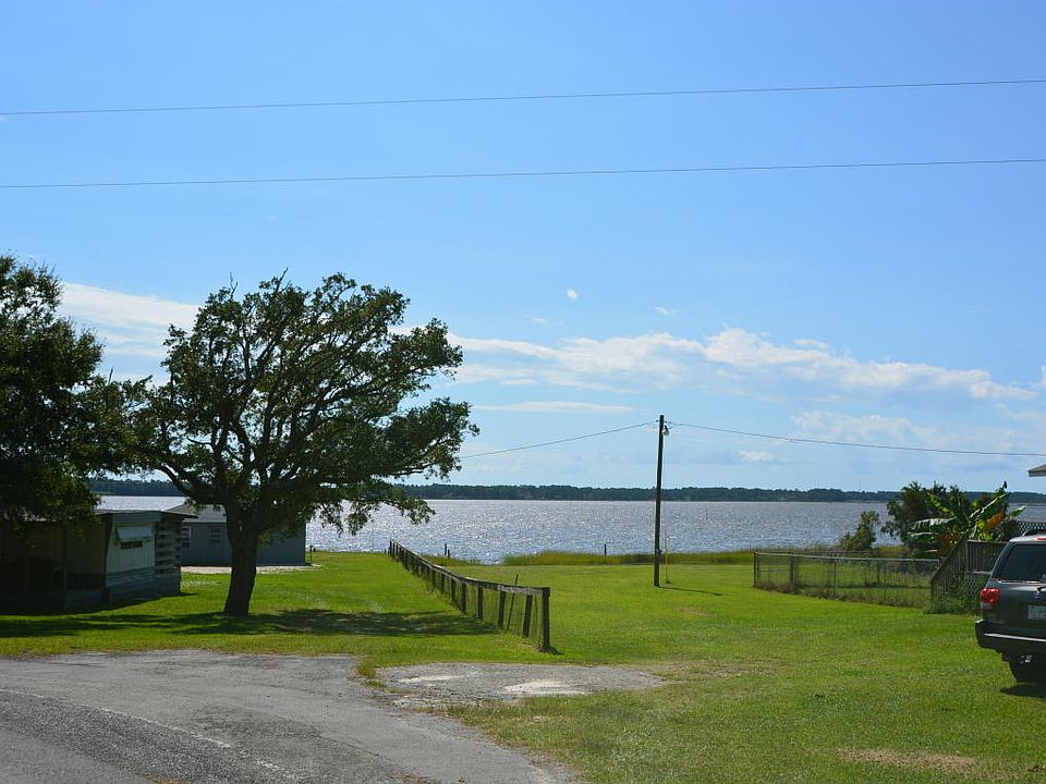 2nd image of 141 Shore Rd