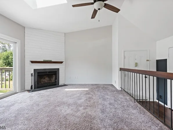 1806 Spruce Hills Dr, Glen Gardner Boro, NJ 08826
